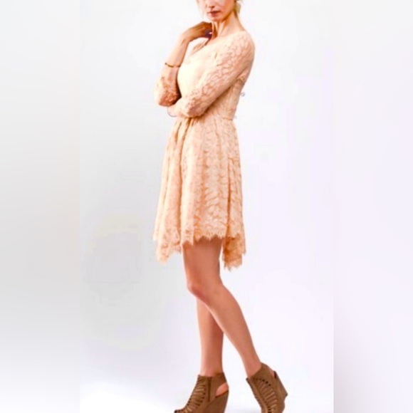 Free People Free People Pink Sand Leaf Motif Lace Dress w Dipped Scalloped Hem - Picture 5 of 9